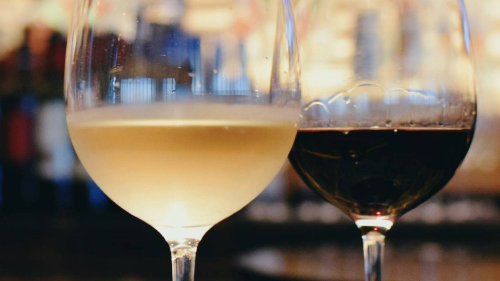 Ktoré víno je zdraviu prospešnejšie, biele alebo červené? Keď už pijete víno, tak si dajte toto!