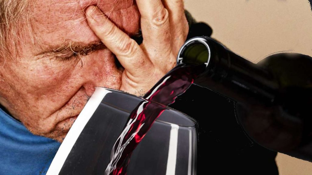 Prečo niektorých ľudí bolí hlava už po vypití jedného pohára s červeným vínom? Vedci vyriešili niekoľko...