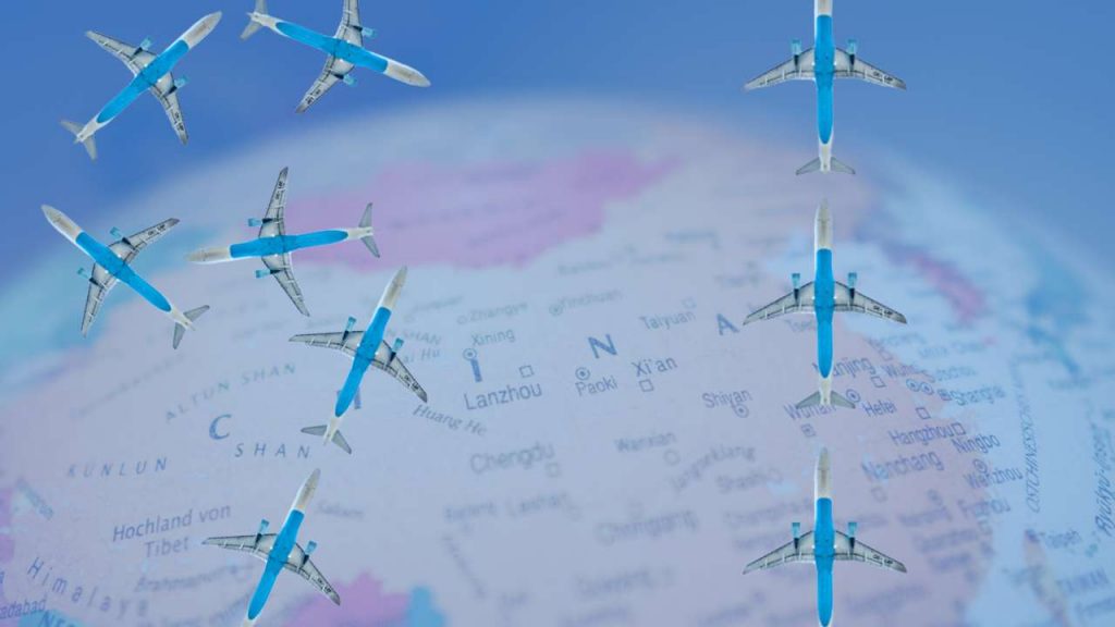 Prečo plánovači letov neplánujú lety priamočiaro, ale zakrivenou dráhou? Táto záhada má viacero vysvetlení