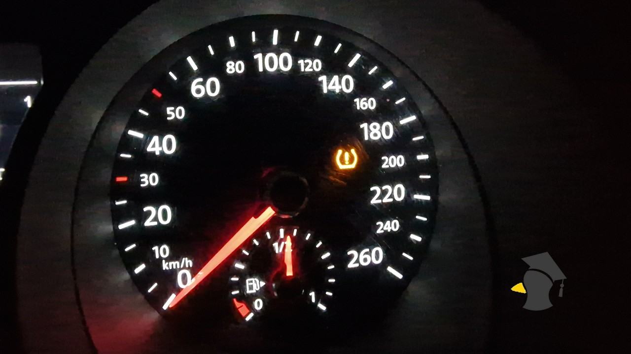 tachometer palivo ikona nizky tlak penumatik_2